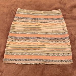Skirt- LOFT Pink/Biege/Navy patterned size 6
NEVER WORN!!
